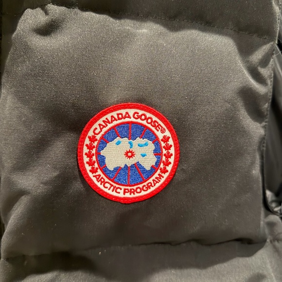 Canada Goose Black Quilted Vest - Picture 2 of 7